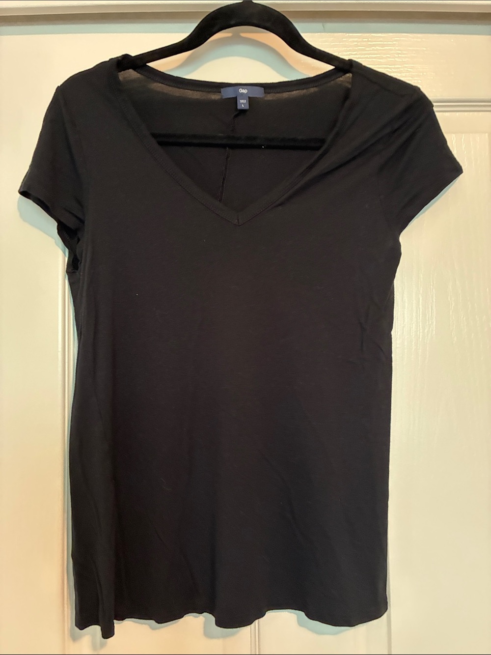 GAP Black V-Neck Short Sleeve Women's Tee